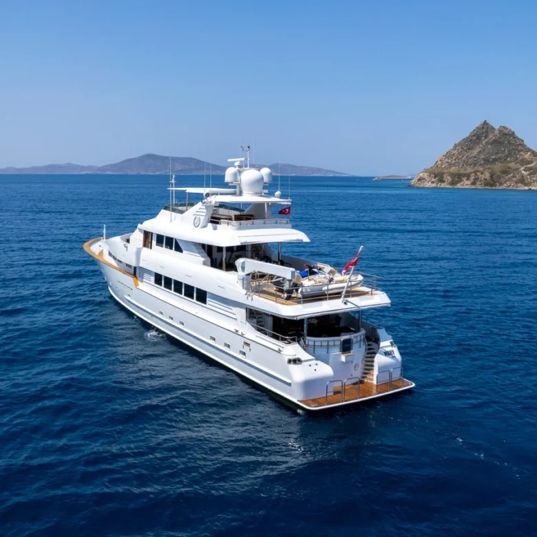 Charter Yacht | MERVE