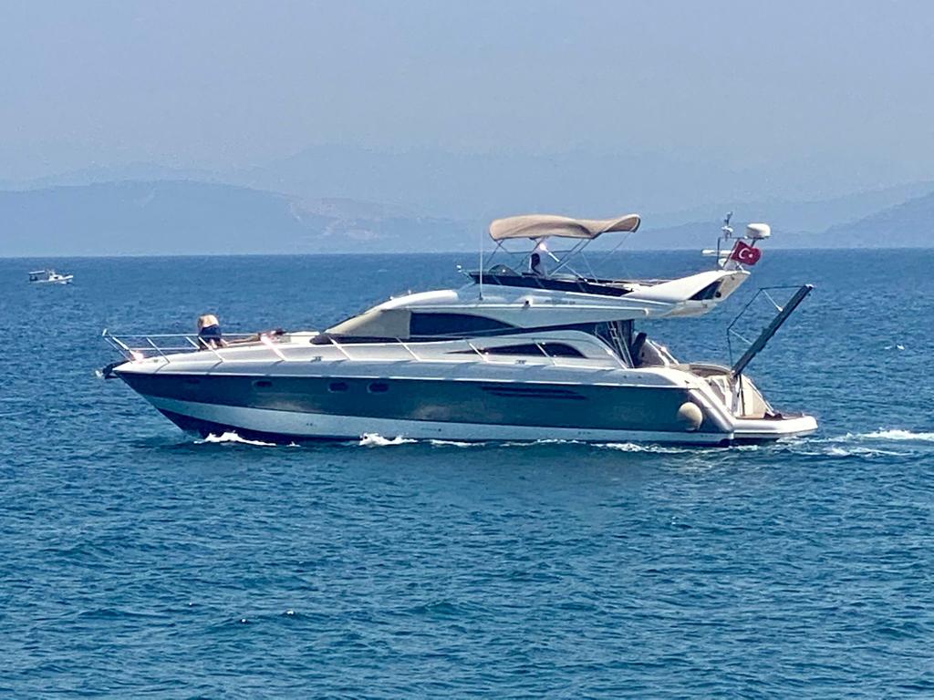 Motoryat Zeus 2